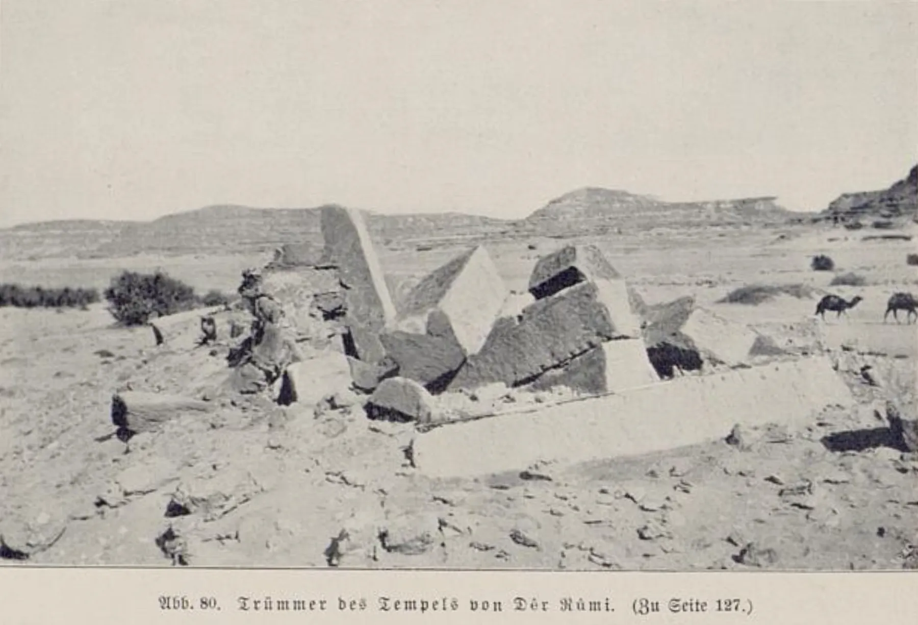 Le Temple complètement effondre dans la première photographie pris par George Steindorff en 1904.